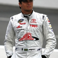 Nelson Piquet Jr. estreia patrocínio da Universal Soluções